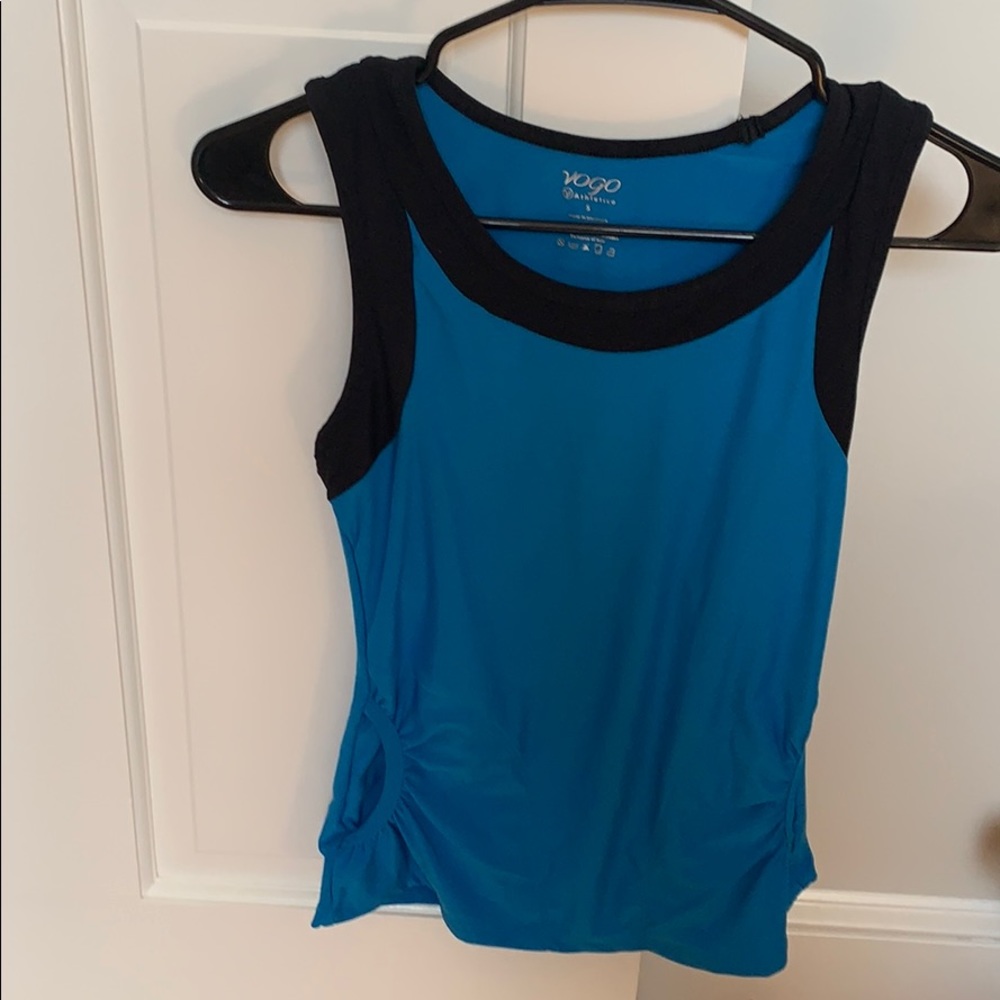 Workout top with pockets!